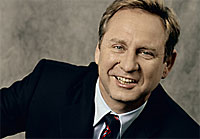 So lächelt ein Gewinner. Hartmut Ostrowski steht ab 1. Januar 2008 an der Konzern-Spitze in Gütersloh.
Foto: Bertelsmann
