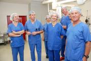 Im OP-Trakt des CTK: von vorn re nach li Dr. Moshe Michaelson, Dr. Martina Münch, Oberarzt Dr. Ralf Müller, OP-Manager, Oberärztin Stephanie Führer, Kinderchirurgin
Foto: ramisch/ctk Foto