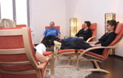Der Austausch mit den Patienten ist dem Team sehr wichtig und findet regelmäßig statt. Dabei spielen Entspannung und Mental-Coaching eine zentrale Rolle.